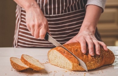Genijalan trik za bajat hleb: Za 5 minuta će biti mekan i hrskav kao iz pekare