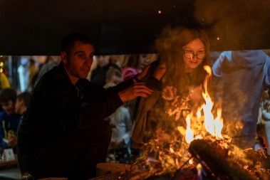 DA LI POLOŽAJNIK MOŽE BITI ŽENA? Sveštenik razrešio staru dilemu i objasnio zašto su naši preci birali dečake