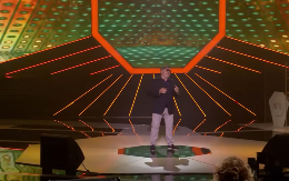 MAJKU SMESTIO U DOM, A ŽENI PREPISAO SVE ŠTO IMA! Pevač 20 godina mlađoj supruzi ostavio svu imovinu: "Volim je najviše na svetu"