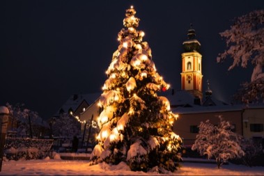 „SAČUVAJ ME, BOŽE, VEDROG BOŽIĆA“ Šta sneg i oblaci na Božić znače za celu godinu