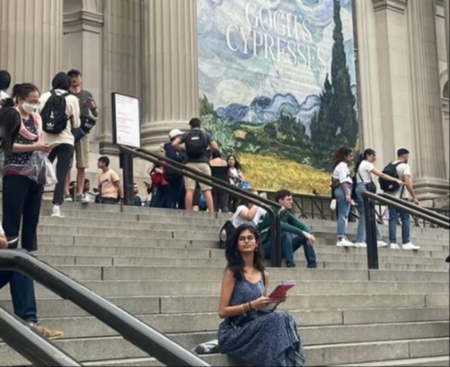 Od perona do Šanela: Studentkinju snimili dok je čekala voz, danas ispisuje istoriju svetske mode