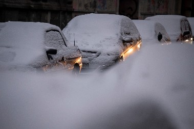 SNEG I LED PARALISALI EVROPU! Najmanje petoro mrtvih, stotine letova otkazano!