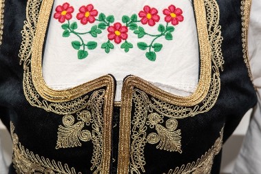 Devojke, ukoliko ste sanjale njega na Badnje veče, biće to čovek vašeg života: Ali evo šta mora da uradite pre nego što zaspite