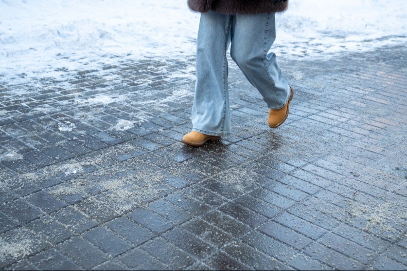 BEOGRAD POD LEDOM NA BADNJI DAN: Ljudi masovno lomili kosti