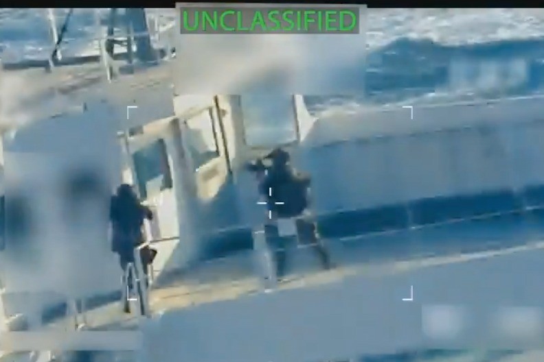 DRAMATIČNO NA ATLANTIKU! Rusi poslali ratne brodove i podmornicu kako bi zaštili "Belu" od Amerikanaca! (FOTO/VIDEO) 