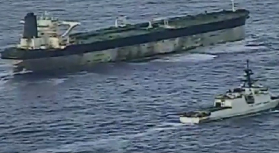 OBALSKA STRAŽA OBJAVILA SNIMAK Evo šta se dešava sa "uhapšenim" ruskim tankerom