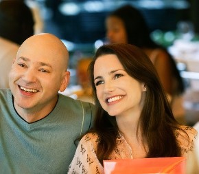 Omiljeni par iz kultne serije ponovo zajedno! Šarlot i Hari napravili pravi šou pred kamerama!