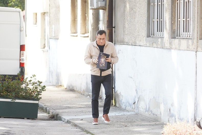 NAŠ POZNATI VODITELJ NEUTEŠAN Za praznike ga sačekale tužne vesti, zauvek se oprostio od njega 