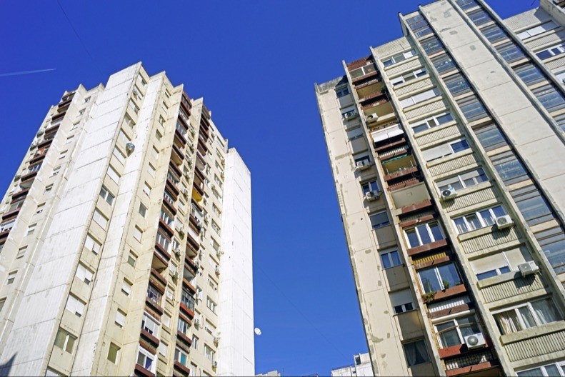 SRPSKI GASTARBAJTER U ŠOKU Zbog komšinice starice, život u Nemačkoj postao noćna mora - region u neverici! 