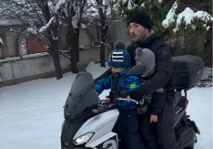 MIRKO ŠIJAN PROVOZAO SINOVE NA MOTORU Zimske čarolije po snegu! 