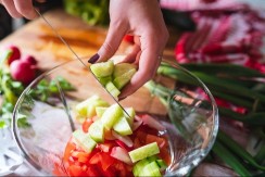 Magda nikada ne stavlja 1 namirnicu u salatu: Komšinice ne mogu da veruju kako je ukusna!