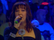 "PRIJATELJI SU MI NUDILI POMOĆ" Pevačici predviđali blistavu karijeru, a ona prodaje polovne stvari!