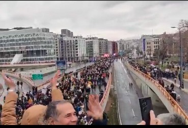 UZELI NA STOTINE MILIONA OD DRŽAVE, A DIREKTOR FILIPOVIĆ LIČNO BI DA RUŠI VLAST NA PROTESTIMA! (FOTO)