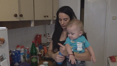 MILENA NEMA NI 30 GODINA, A VEĆ IMA ŠESTORO DECE! Sada će konačno imati svoj krov nad glavom (FOTO)