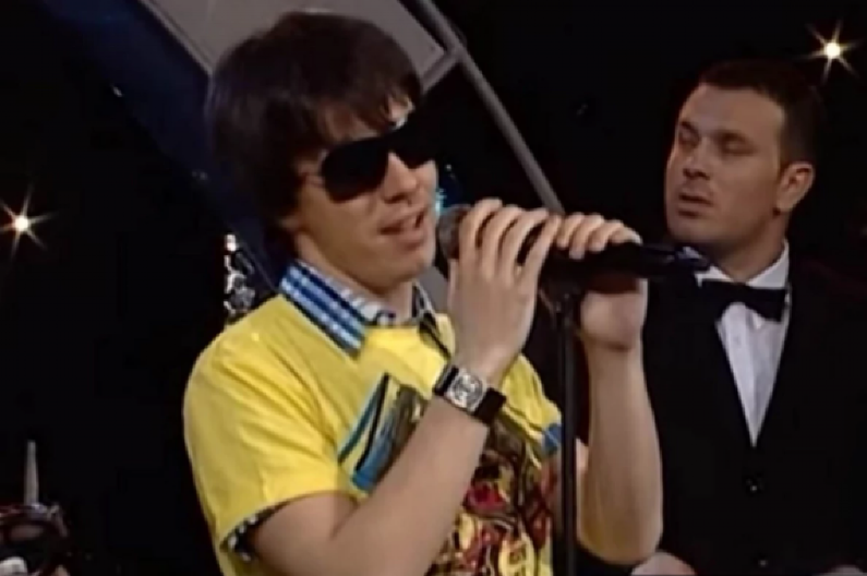 POZNATI PEVAČ ZBOG POREMEĆAJA NIJE ŽELEO DA BUDE OTAC! Mnogima naterao suze na oči kad je otkrio šta mu se dešava: "Hteo sam da me uspavaju!"