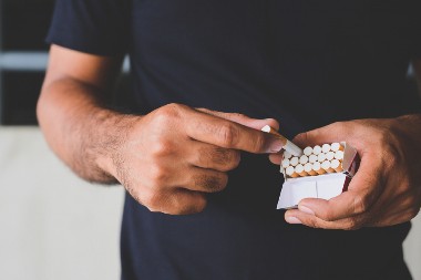 PUŠAČI, STIŽE NOVI UDAR NA DŽEP Opet poskupljuju cigarete, a ova paklica će koštati čak 650 dinara