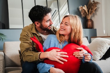 DNEVNI HOROSKOP ZA PETAK, 24. JANUAR Vodolijama sve ide od ruke, Vagama stiže iznenađenje u ljubavi, a ostalima?