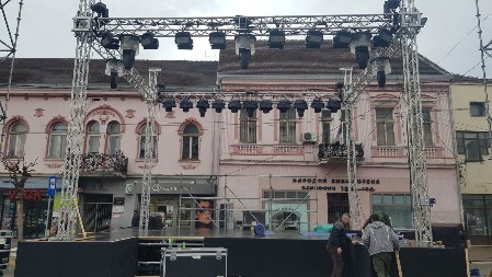 POSLEDNJE PRIPREME PRED VELIKI SKUP U JAGODINI Srbija se sprema za iskorak u budućnost (VIDEO)