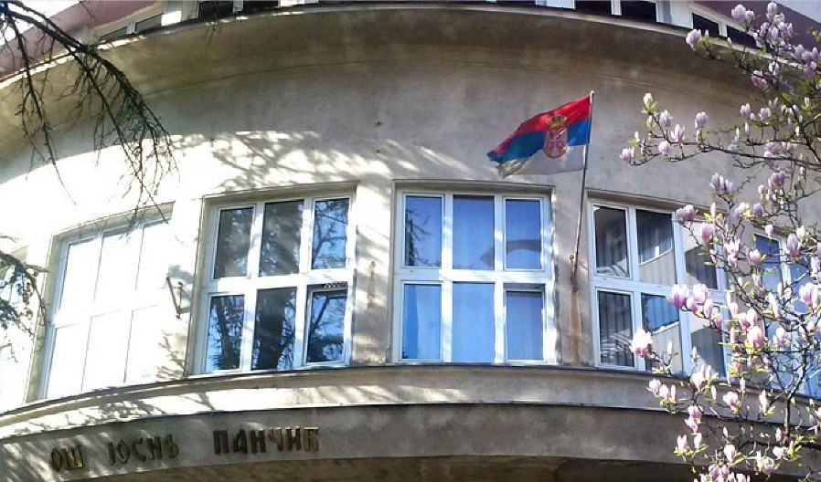 SRPSKA PLEMENITOST I SOLIDARNOST Romskoj porodici izgorela kuća, drugari iz odeljenja značajno pomogli