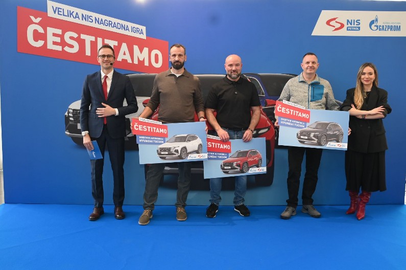 DODELJENE GLAVNE NAGRADE VELIKE NIS NAGRADNE IGRE Tri nova Hyundai Tucson automobila u rukama srećnih dobitnika