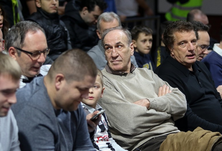 TUŽAN DAN ZA LJUBITELJE IGRE POD OBRUČIMA Kraljevski klub se emotivnim rečima oprostio od čuvenog Dalipagića