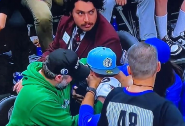 KRVAVA SCENA NA NBA MEČU Kajri Irving nehotice udario dete u lice (VIDEO)