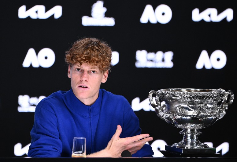 ZAGRCNUO SE Siner gucnuo šampanjac, pa ostao u totalnom šoku