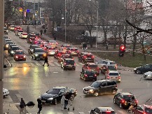  PRETUKLI MUŠKARCA Posvađali se u saobraćaju