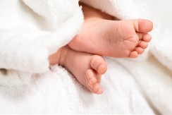 NOVOROĐENČE PRONAĐENO U KESI Devojčica ostavljena da se smrzava na minusu, a onda usledio još veći šok