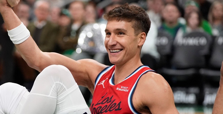 BOGDAN BOGDANOVIĆ BACIO OKO NA POZNATU PEVAČICU Jednim potezom se odao! 