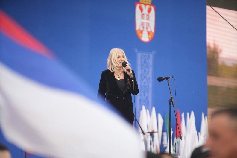 OPLJAČKANA NAŠA PEVAČICA Lopovi joj opustošili dom: "Ukrali su mi 200.000 evra"