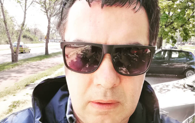 NAŠ MUZIČAR SLOMIO NOGU Zabrinuo javnost, predstoji mu dug oporavak!