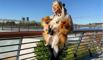 BILA U VEZI SA ŽENOM, A SAD UŽIVA PORED NOVOG DEČKA Objavila intiman kadar iz luksuznog auta! (FOTO)