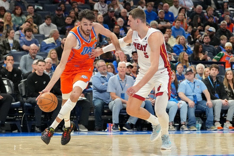 Jović dvocifren u porazu Majamija od šampiona