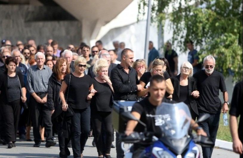 UDOVICA NAŠEG PEVAČA SLOMLJENA OD BOLA Ovo su bile njene prve reči nakon jezive tragedije