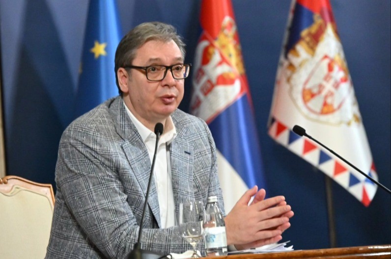 VUČIĆ ZAVRŠIO RAZGOVOR SA NAJVIŠIM RUKOVODSTVOM MAĐARSKOG MOL-A Tema: mogućnost kupovine NIS!
