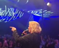 ORI SE "VIDOVDAN" USRED ZAGREBA Hrvati poludeli, haos na nastupu Snežane Đurišić (VIDEO) 