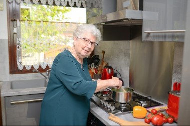 „Nisam vam ja dadilja, već majka i baka“: Olga (68) iz Beograda oplela po sinu i snaji koji su je uvredili