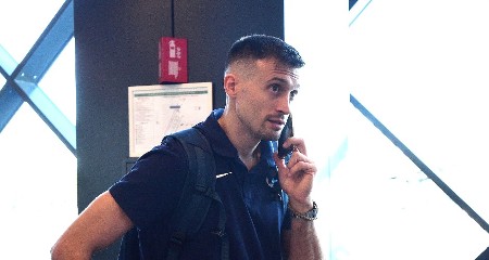 NAŠI KOŠARKAŠI NAPRAVILI HAOS U BEOGRADSKOM LOKALU Avramović završio na stolu bez majice! 