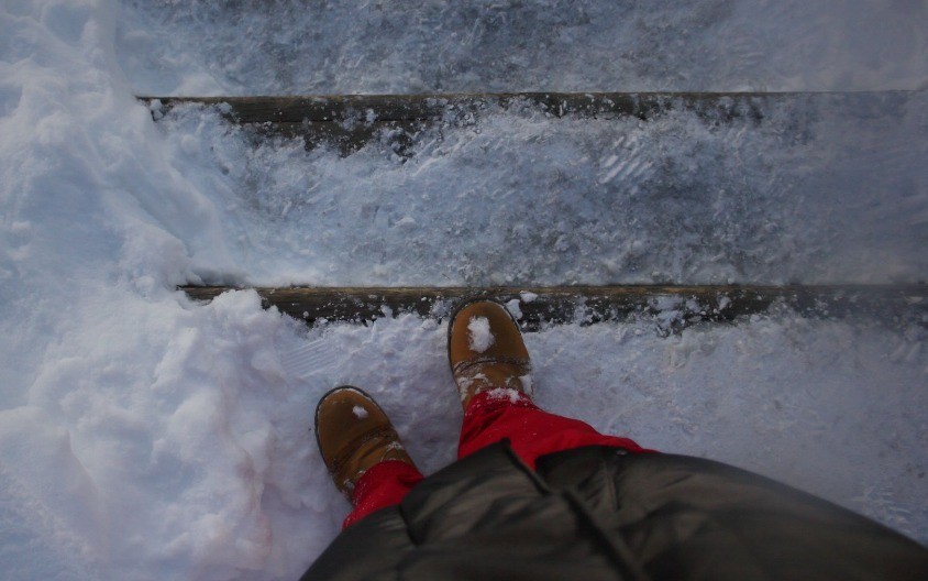 Istopila sam led sa staze za tren! Ne treba so, sipala sam malo jeftinog sredstva koje svi imamo u kući