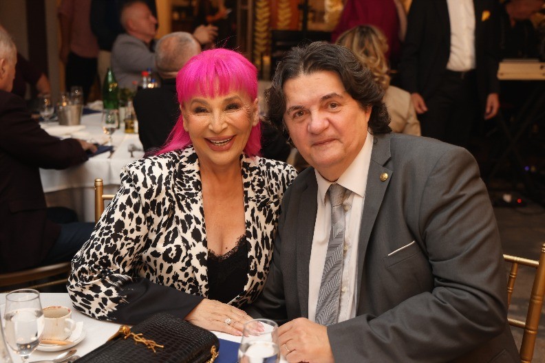 ZORICA BRUNCLIK I KEMIŠ ŽRTVE PREVARE Pevačica van sebe zbog objave na internetu, odmah se oglasila! (FOTO)