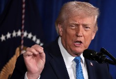 OD TRAMPOVE ERE SAD PONIŠTILE 100.000 VIZA! Oglasio se Stejt department