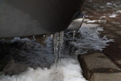 AKO VAM PADNE LEDENICA NA AUTO, NAPLATITE I DO 300.000 DINARA Ovo je procedura za dobijanje odštete