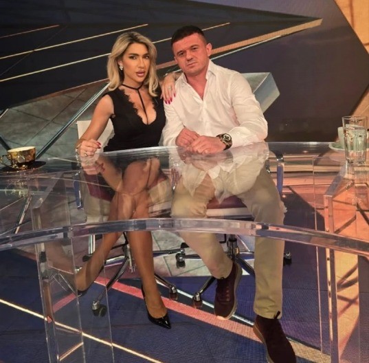 VERILA SE JOVANA JEREMIĆ? Zasijao prsten na ruci voditeljke Pinka, javno se pohvalila (FOTO)
