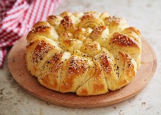 POGAČA SA SUSAMOM ZA SVETOG JOVANA Lista se kao knjiga, a i sit bi je jeo