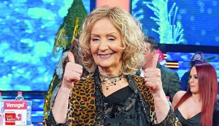 LEPA LUKIĆ PROSLAVLJA ROĐENDAN Već odavno je u devetoj deceniji, evo koliko godina puni! 