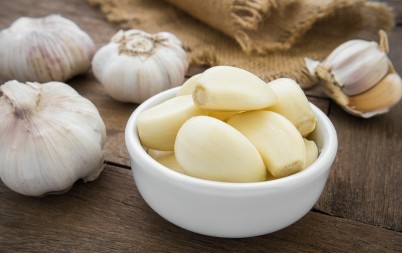 Beli luk jedete svaki dan? Niste ni svesni šta sve radi vašem organizmu, doktori objasnili!