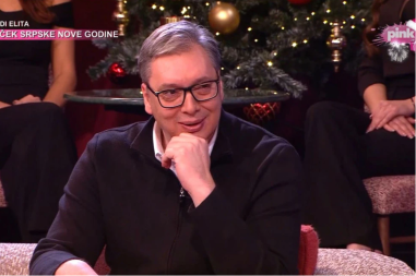 "TRAŽILI SMO DA VUKAN I JA PRENOSIMO JEDNU FUDBALSKU UTAKMICU" Vučić otkrio: Obojica šuškamo, svi bi se smejali!