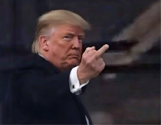 HAOS U FORDOVOJ FABRICI! Tramp pobesneo zbog njega, pokazao mu srednji prst!