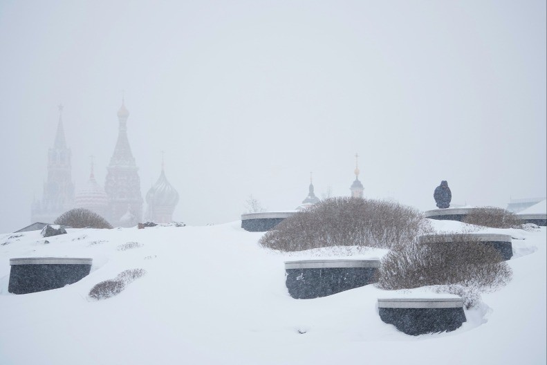 MOSKVA ZATRAPANA SNEGOM! Visina premašila pola metra 